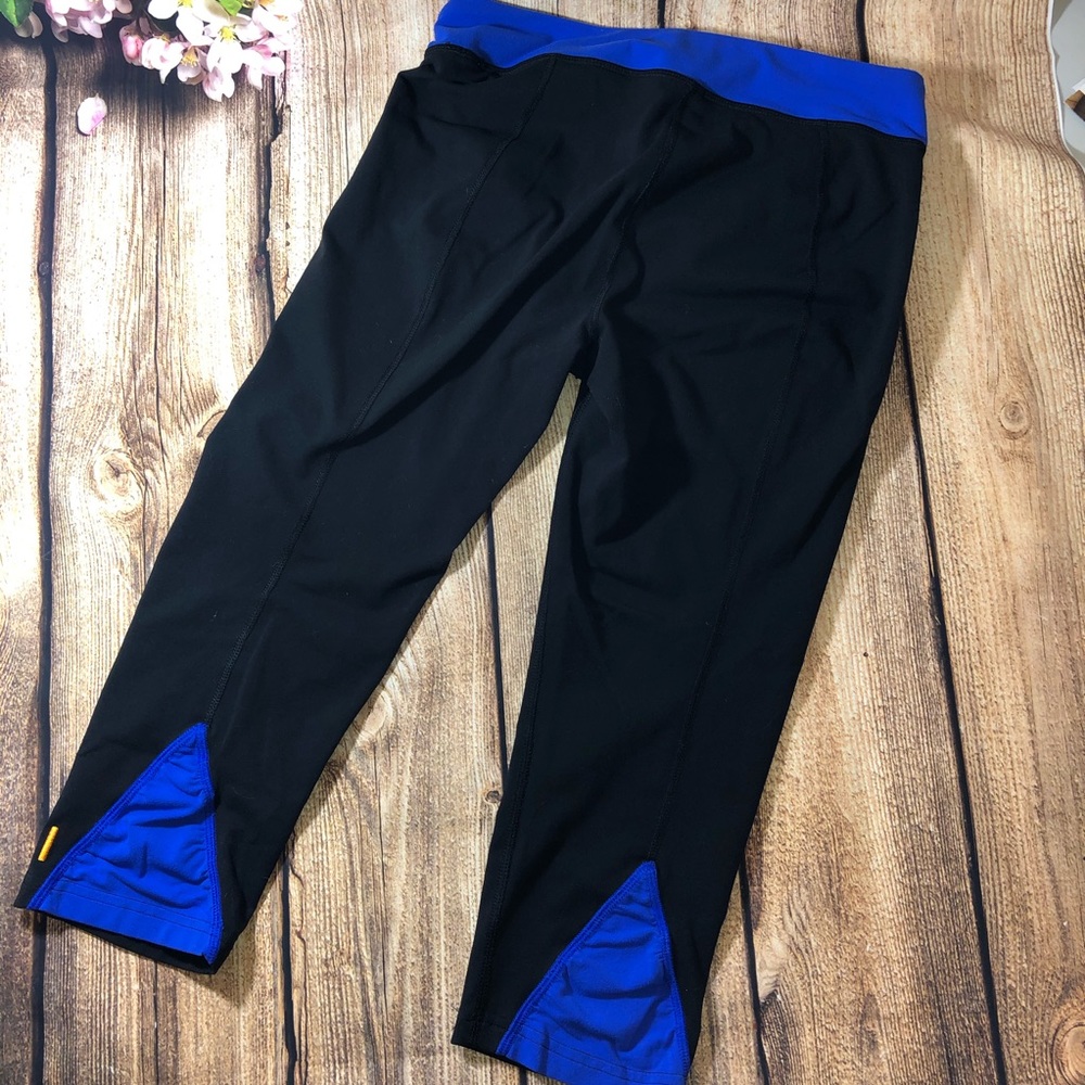 LUCY Vivid Back Detail Crop Legging
